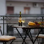 65 - Comfortable Vólosz